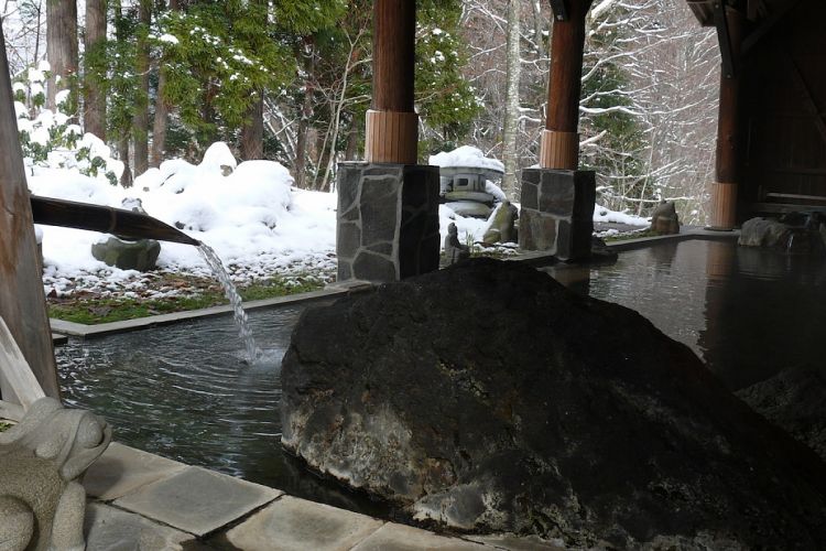 outdoor onsen